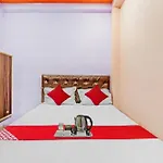 Super Oyo Flagship Hotel Sadguru & Family Restaurant