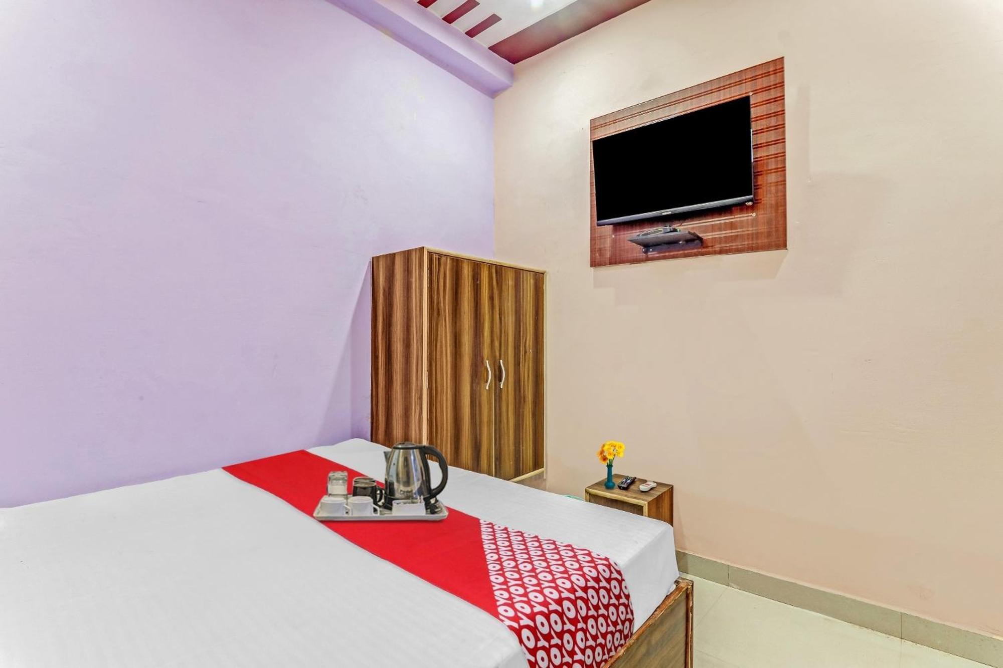Super Oyo Flagship Sadguru & Family Restaurant 3*